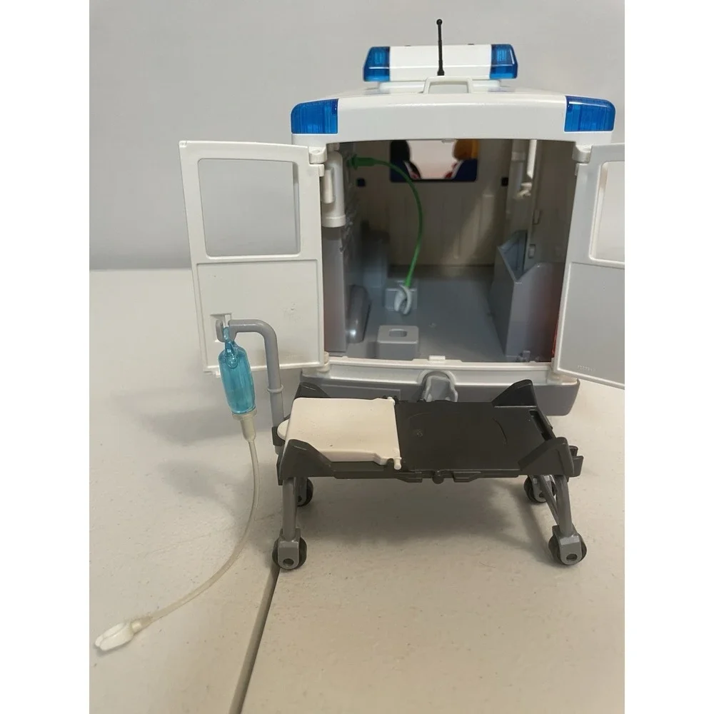 Playmobile‎ Ambulance People Fully functional Siren Plus People & Accessories